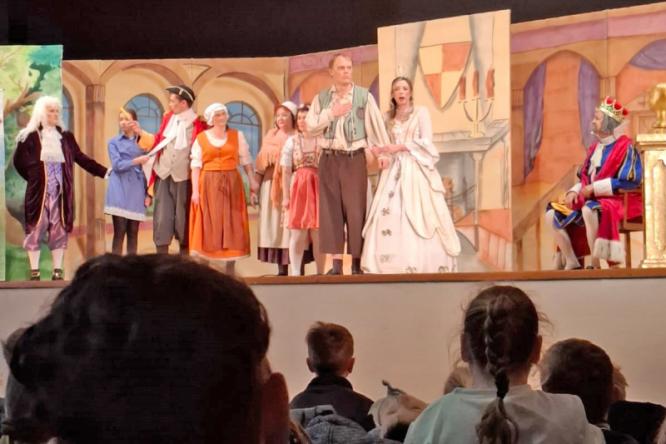 M&auml;rchenvorf&uuml;hrung "Die Goldene Gans" in der Burger Stadthalle