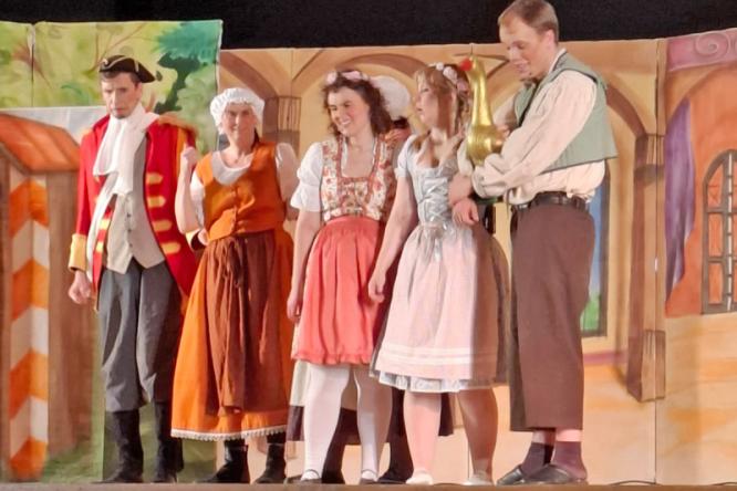 M&auml;rchenvorf&uuml;hrung "Die Goldene Gans" in der Burger Stadthalle