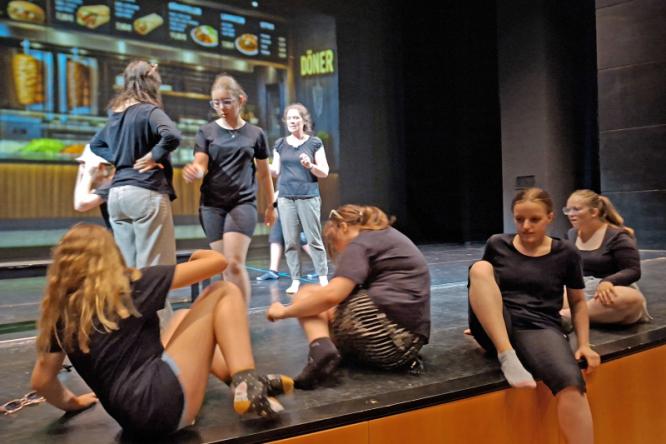 Theaterprojekt unerh&ouml;rt