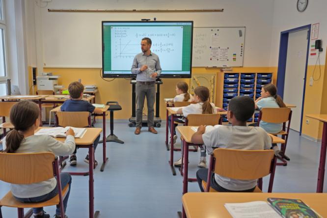 Lehrer beim Unterricht